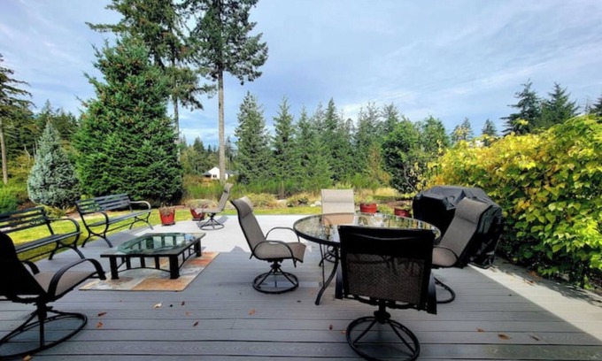 Port Orchard Casa | Golf Course home sleeps 6