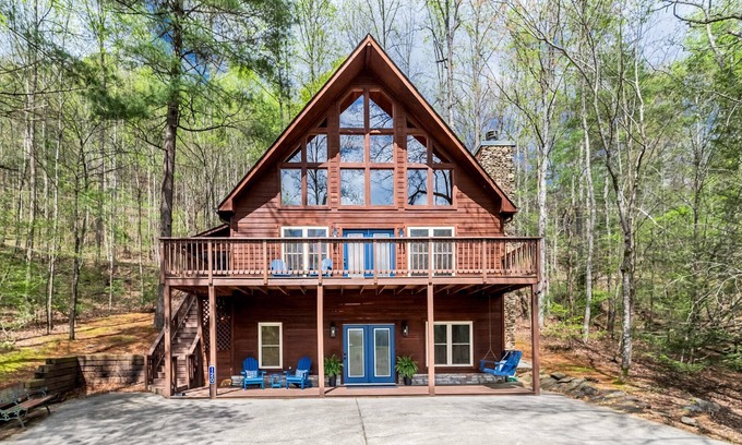 Townsend Cabina | Golf Course-Resort Pool-2 King Suites-Scenic Cabin in Townsend, TN River Tubing-6mi to National Park