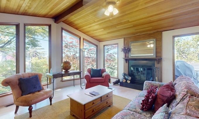 Bainbridge Island Casa | Golf-course-view house with deck, fireplace, grill - near ferry