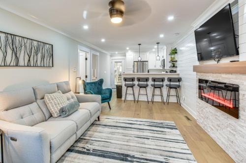 Salem Apartamento | Golf Course View Modern Keowee Key Condo!