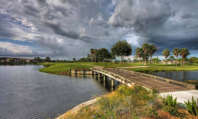 Sarasota Casa | Golf course views | 2BR, 2nd floor condo | Heritage Oaks - Eagle Hunters