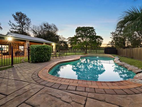 Cessnock Casa | Golf Course Views at Stonebridge 5mins to Vineyards
