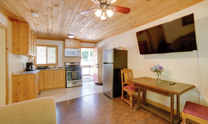 Cobb Cabina | Golf & Hike: Cobb Mountain Cabin in Scenic Forest!