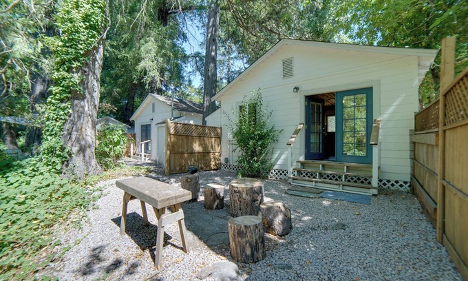 Middletown Cabaña | Golf & Hike: Cobb Mountain Cabin in Scenic Forest!