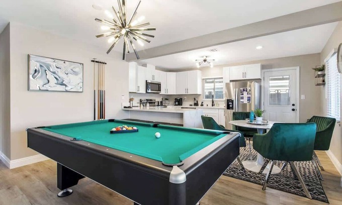 Townsite Casa | Golf, Hot Tub, Pool Table - Remodeled 3BR LV Home