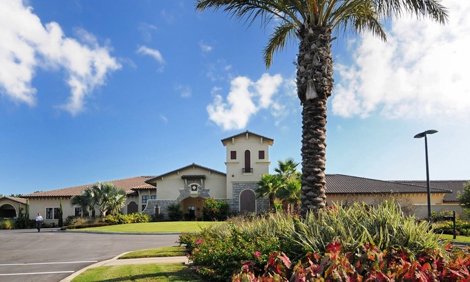 Bradenton Condominio | Golf, Lake, Paradise!