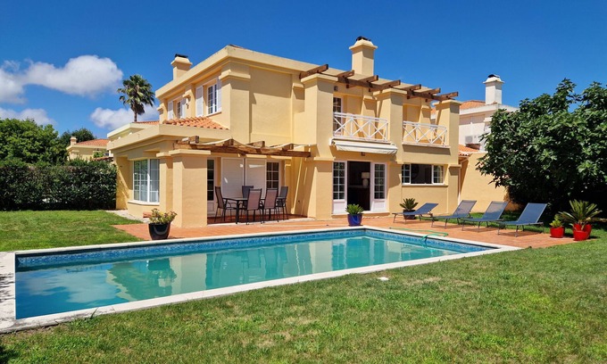 Sao Pedro de Penaferrim Chalet De Esquí | GOLF LOVERS PARADISE 4BR VILLA WITH POOL