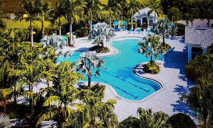 Englewood Villa | Golf resort 10 mins from Gulf beaches. 2bd+den 2 Bath Villa sleeps 6.