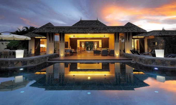 Tamarin Casa | Golf Resort villa with pool, bar, fitness, garden and studio