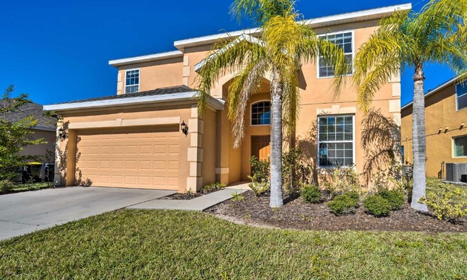 Davenport Villa | Golf Resort Villa with Spa 14 Mi to Disney!