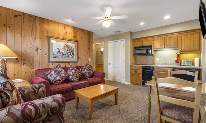 Branson West Condominio | Golf Suite in Peaceful, Gated Community close to Silver Dollar City
