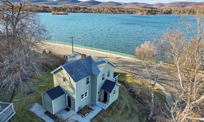 Pittsfield Casa | Golf, Swim & Ski: Gem w/ Lake Access in Pittsfield