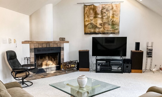 Grand Beach Casa | Golf-view home 2 blocks from lake with outdoor living & home entertainment