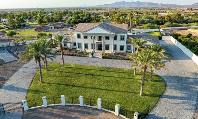 Lehi Casa | Golfer's Dream 7,000 Sq. Ft WHITE HOUSE