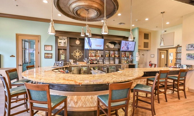 Bradenton Condominio | Golfer's Paradise! Golf, Tennis, Swimming, Dining, Shopping & Beaches Close By