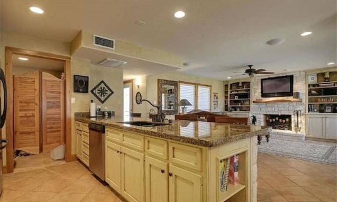 Lakeway Condominio | Golfers Hole in One - on the golf course in Lakeway Austin Tx