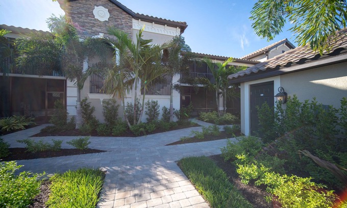 Lakewood Ranch Condominio | Golfers paradise with exceptional views at Lakewood National, Utilities Included