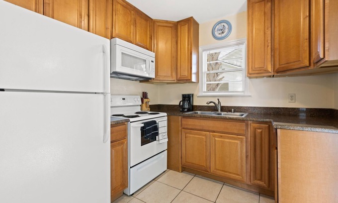 St. Petersburg - Clearwater Casa | Golfing, Beaches, and Downtown St. Pete., all within 10 minutes away.
