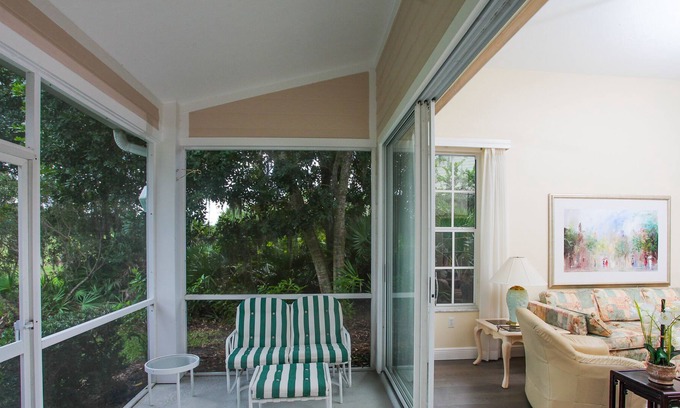 Braden River Villa | Villa de 2 dormitorios y 2 baños con vistas al hoyo 14 en University Park.