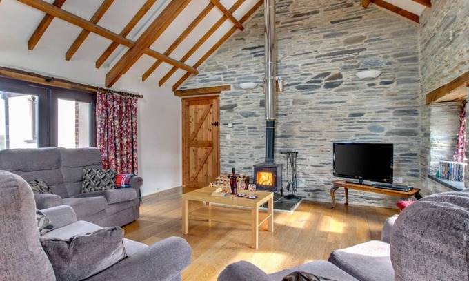 Whitland Otro | Golwg y Mynydd in the beautiful Whitland
