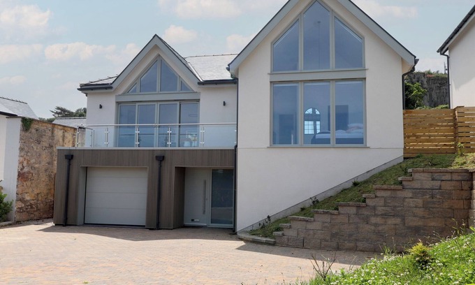 Llanddulas Cabaña | GOLYGFA GELE, pet friendly, country holiday cottage in Llanddulas