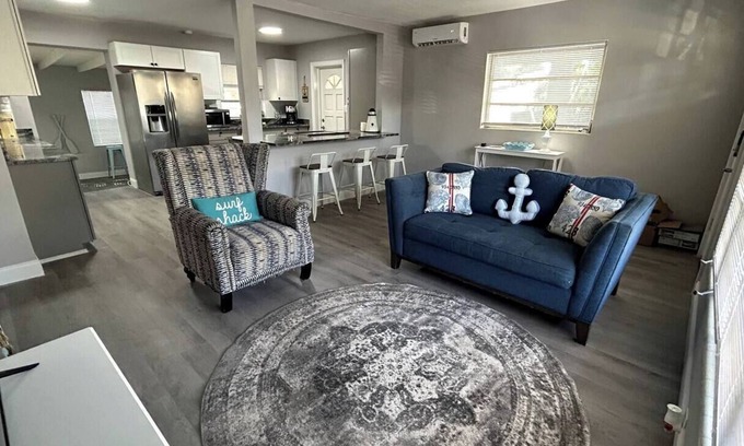 Tropic Casa | Gone Coastal , Great Home. Beaches, space X , FIT, Restaurants, Marina & More