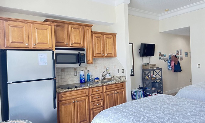 Ortona Park Complejo | ~ Gone COASTAL ~ Modern ~ BEAUTIFUL ~ OCEAN VIEW Condo!