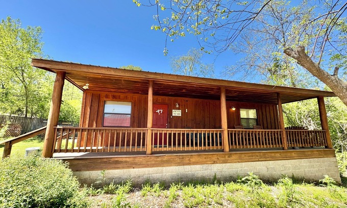 Mountain View Cabina | Gone With The Wind #47 New cabin to VRBO walking distance from courthouse square