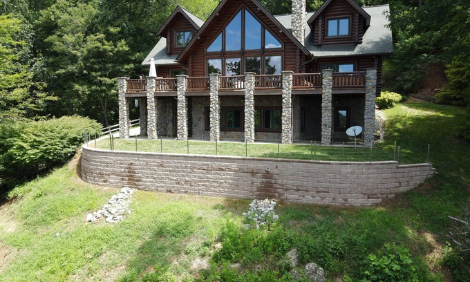 Lenoir Casa | Good Day Sunshine - 4BR South of Blowing Rock with amazing views, ample privacy, and a hot tub
