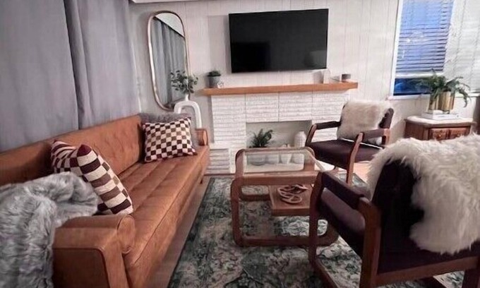 Vancouver South Casa | "Good Old Days: Retro Airbnb”