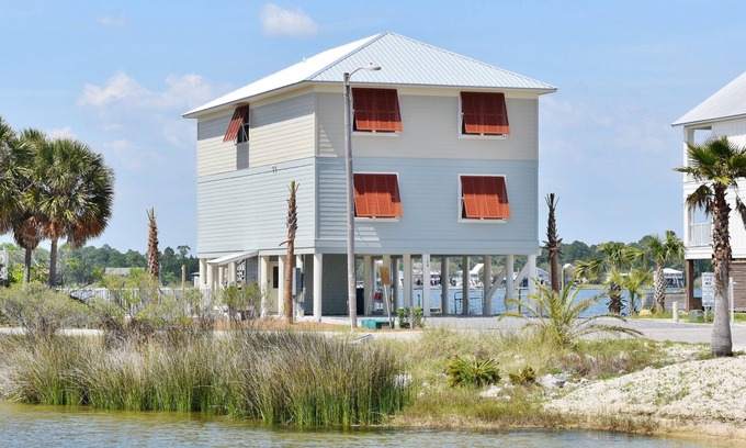 Gulf Shores Casa | Piscina privada Little Lagoon Pier & Boat Launch Just Steps to Beach 'Come To Pass'