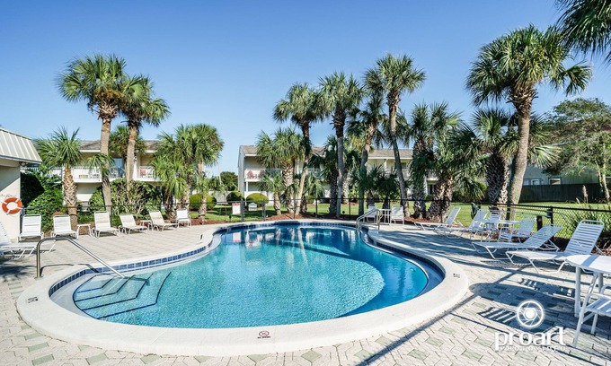 Emerald Waters Village Casa | GOOD TIMES AND TAN LINES 0.6 miles away from beach
