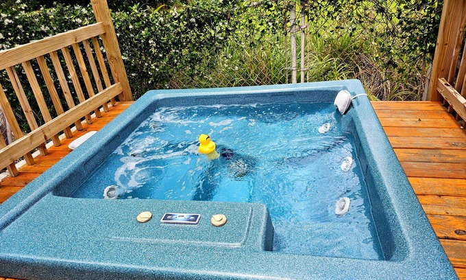 Smith's Memento Casa | Good Times! Beach cottage with hot tub, walk to beach! Unique amenities!
