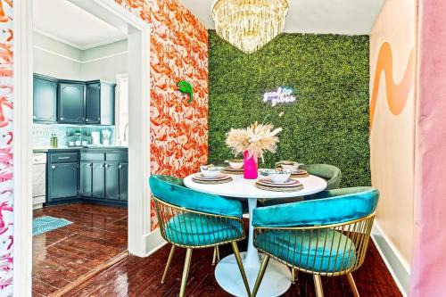 Downtown Casa | Good Vibes Downtown Cottage