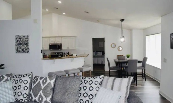 Emerald Shores Casa | Good Vibes On Gulf Near The Beach And Downtown