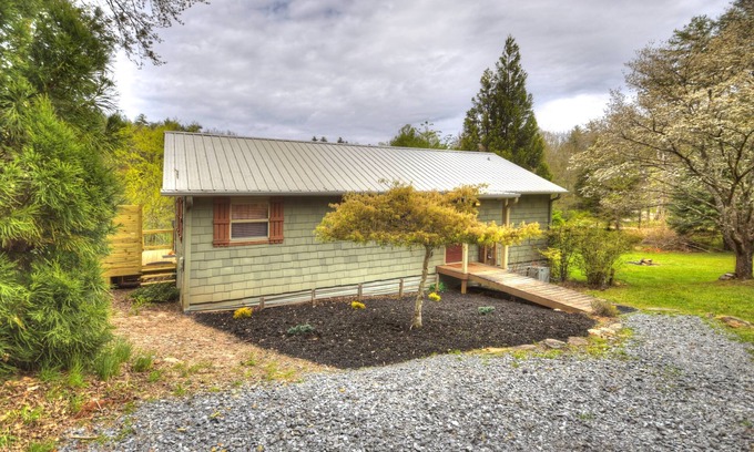 Blue Ridge Cabaña | Good Vibes | Private Stocked Pond | Hot Tub | Fire Pit
