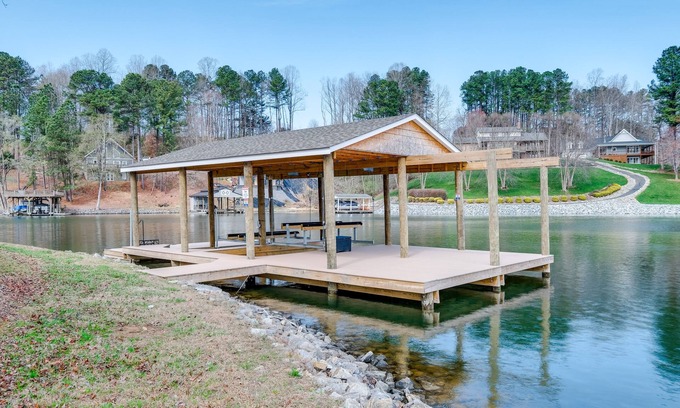 Goodview Cabaña | Goodview Lake House w/ Boat Dock, Kayaks & Views!