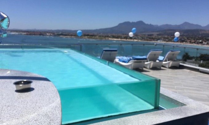 Mountainside Apartamento | GORDON's SHORE LUXURY APARTMENTS - Solar Powered