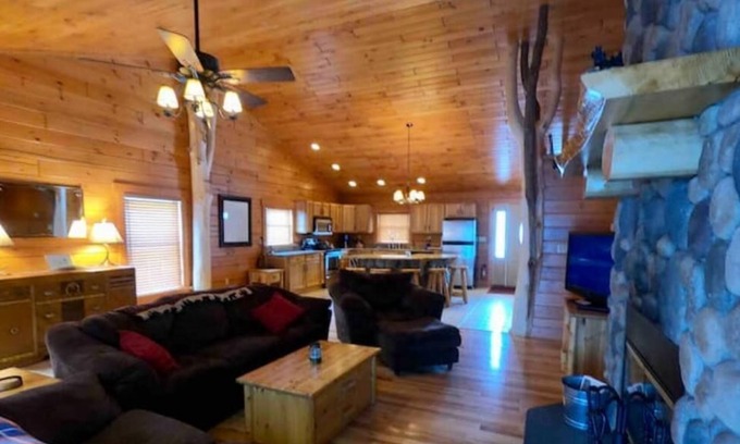 North Creek Cabina | Gore Mountain Log Cabin Getaway