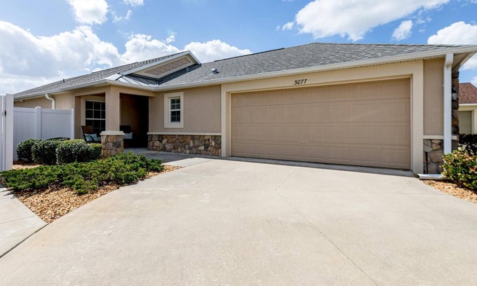 Village of Collier Villa | Gorg! 3 bed/2 bath private courtyard villa walking distance to Brownwood Square