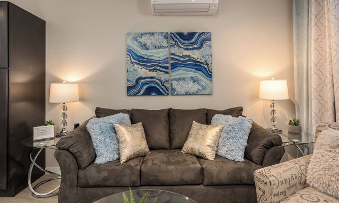 Kingfield Apartamento | Gorgeous 1-Bed Apartment-Walk to Uptown! Lightning Fast WiFi@In-Unit W/D@Keurig