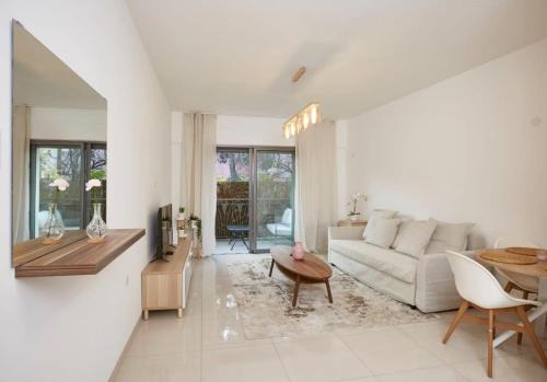 Mea She'arim Apartamento | Gorgeous 1 Bedroom - Shirat Haneviim