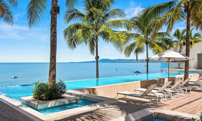 Las Glorias Apartamento | Gorgeous 1BR with Pools & Sea Views