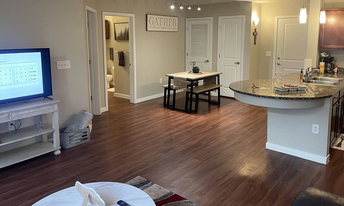 Southeast Apartamento | GORGEOUS 2 BED 2 BATH MINUTES FROM DOWNTOWN