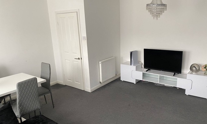 South Richmond Casa | Gorgeous 2-Bed Apt in Leafy Richmond!