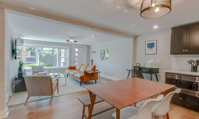 Franklin Casa | Gorgeous 2 Bedroom-Historic Franklin Quadplex