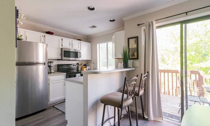 Raintree Casa | Precioso 2bd 1. 5ba Townhome en campo de golf. 2 camas Queen y un sofá cama.
