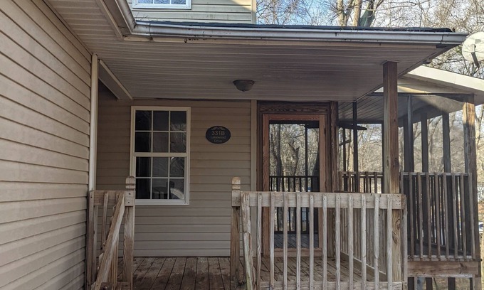 Townville Apartamento | Gorgeous 2br/2ba townhome on Lake Hartwell with shared dock privileges