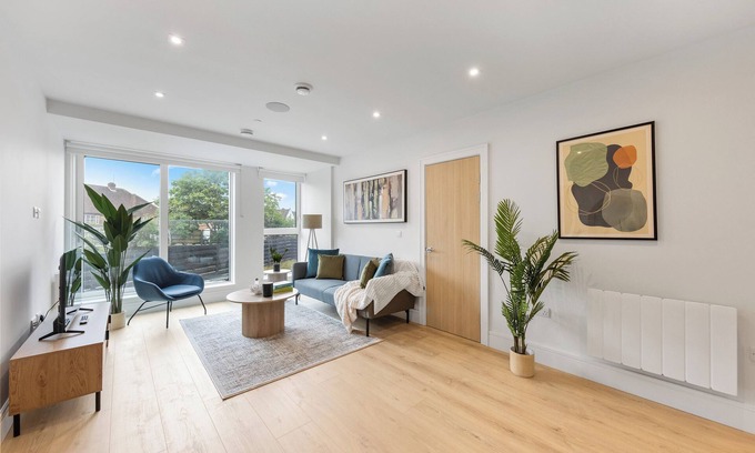 Coombe Hill Apartamento | Gorgeous 2BR apartment in London Plus Gym, Cinema, Games Room and Workspace