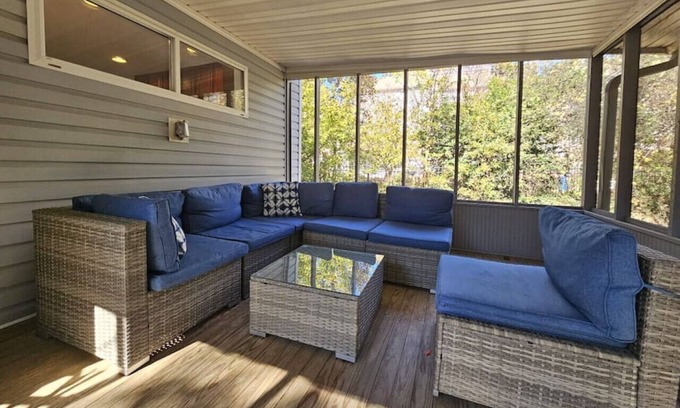 Home Park Casa | Gorgeous 2BR home with backyard